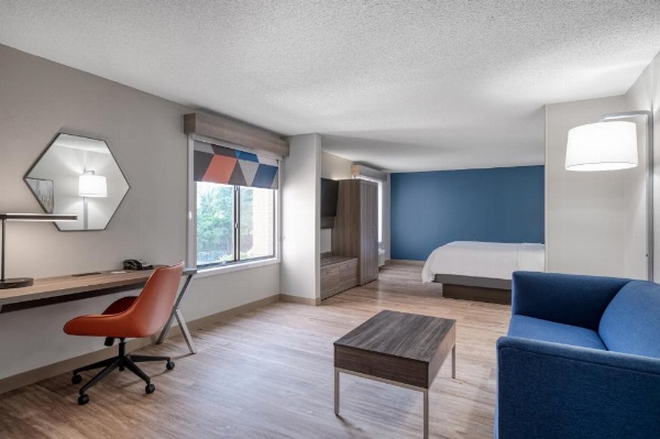 Holiday Inn Express Hotel & Suites Columbia-I-20 at Clemson Road image 9